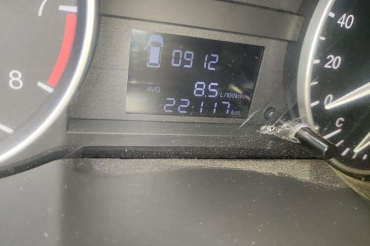 Used JAC Refine M3 2025 PLUS 1.8L Manual Classic Edition 5 Seats Odometer Close Up