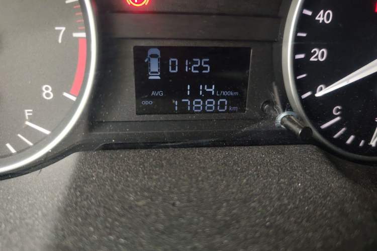 Used JAC Refine M3 2025 1.8L Manual Shuttle Van 2 Seats Odometer Close Up