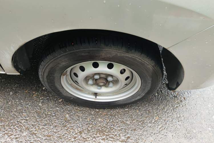 Used JAC Refine M3 2025 PLUS 1.8L Manual Classic Edition 5 Seats Right Front Wheel Hub