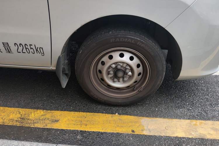 Used JAC Refine M3 2025 1.8L Manual Shuttle Van 2 Seats Right Front Wheel Hub