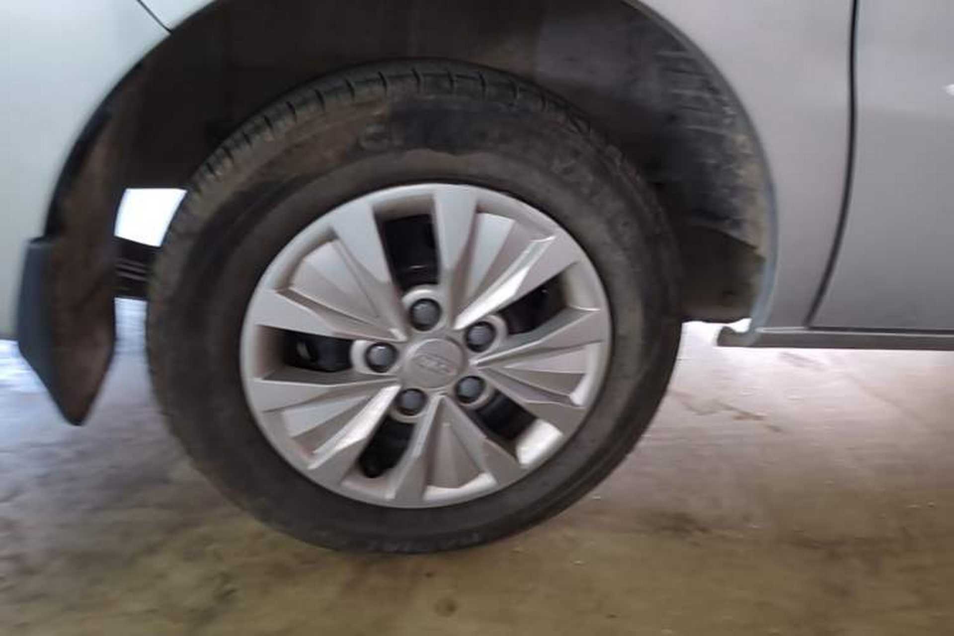 Used JAC Refine M3 2025 1.8L Manual Comfort Version 7/8 Seats Right Rear Wheel Hub