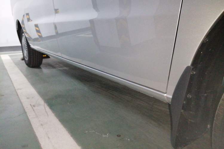 Used JAC Refine M3 2025 PLUS 1.5T Manual Classic Edition 7 Seats Right Side Sill
