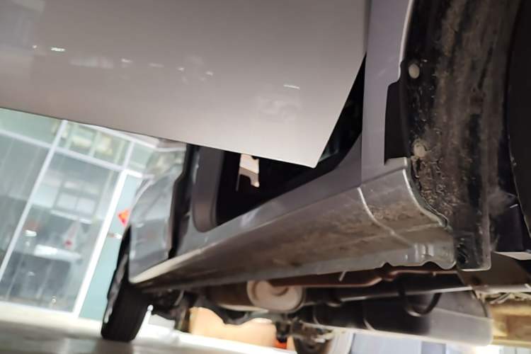 Used JAC Refine M3 2025 1.8L Manual Comfort Version 7/8 Seats Right Side Sill