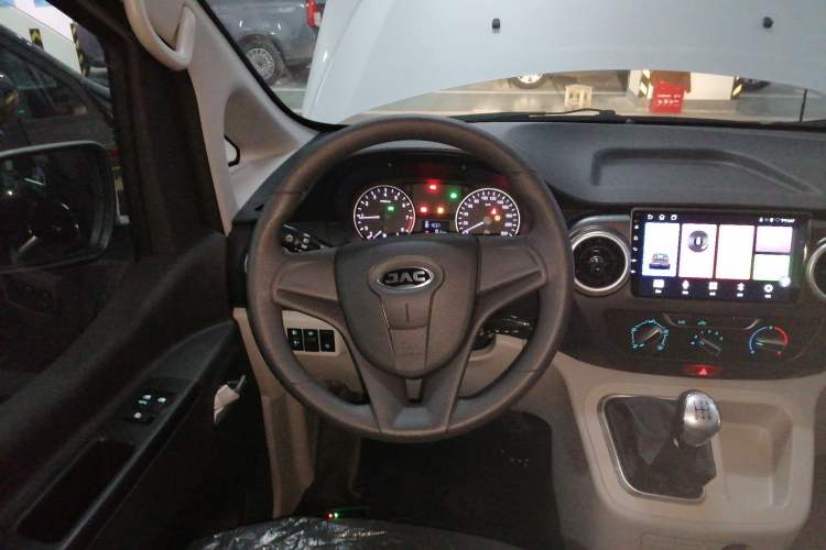 Used JAC Refine M3 2025 PLUS 1.5T Manual Classic Edition 7 Seats Steering Wheel