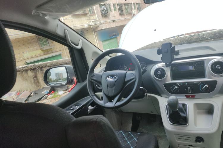 Used JAC Refine M3 2025 PLUS 1.8L Manual Classic Edition 5 Seats Steering Wheel