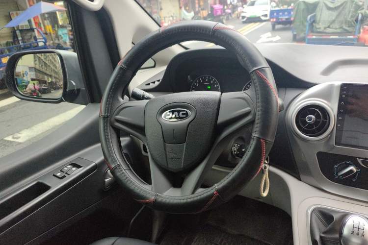 Used JAC Refine M3 2025 1.8L Manual Shuttle Van 2 Seats Steering Wheel