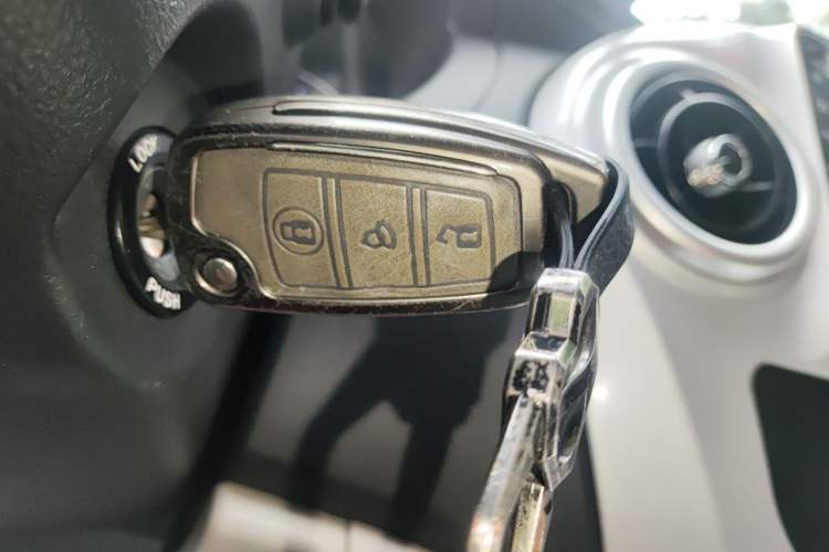 Used JAC Refine M3 2025 PLUS 1.8L Manual Classic Edition 5 Seats Vehicle Key