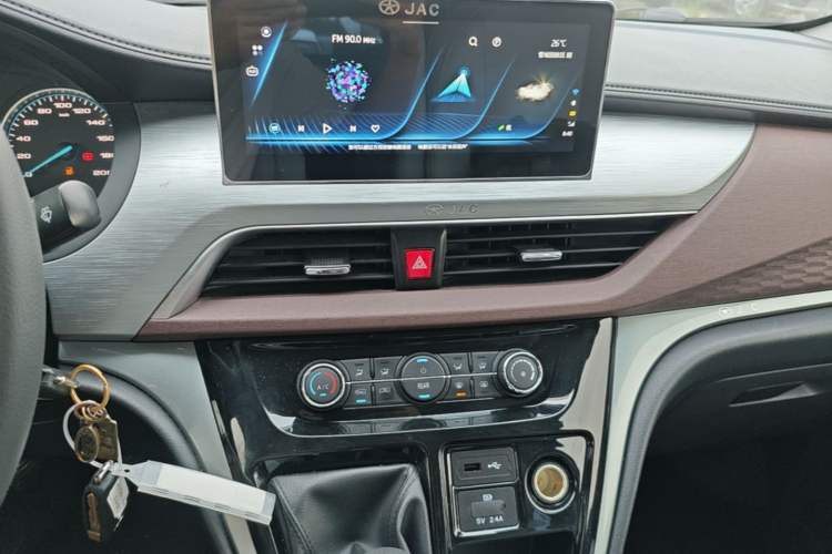 Used JAC Refine M3 2025 1.8L Manual Smart Connect Version 7/8 Seats Audio And AC Panel