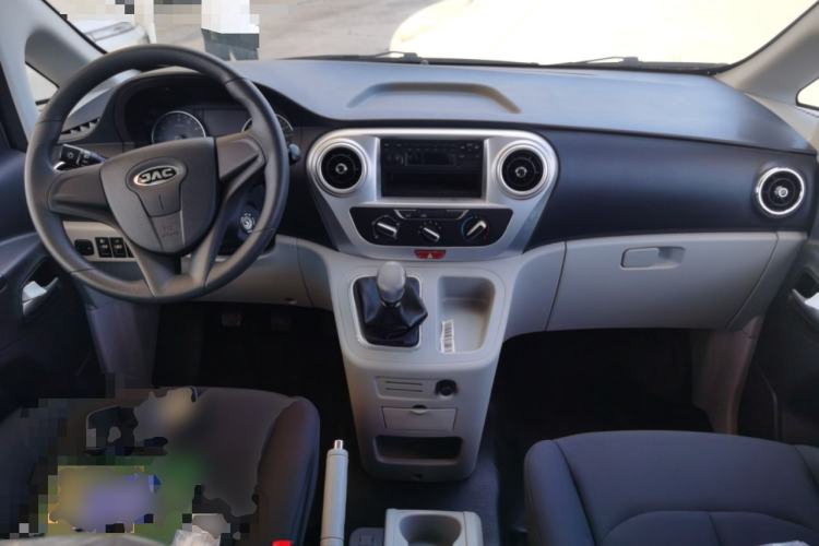 Used JAC Refine M3 2025 PLUS 1.8L Manual Classic Edition 5 Seats Center Console