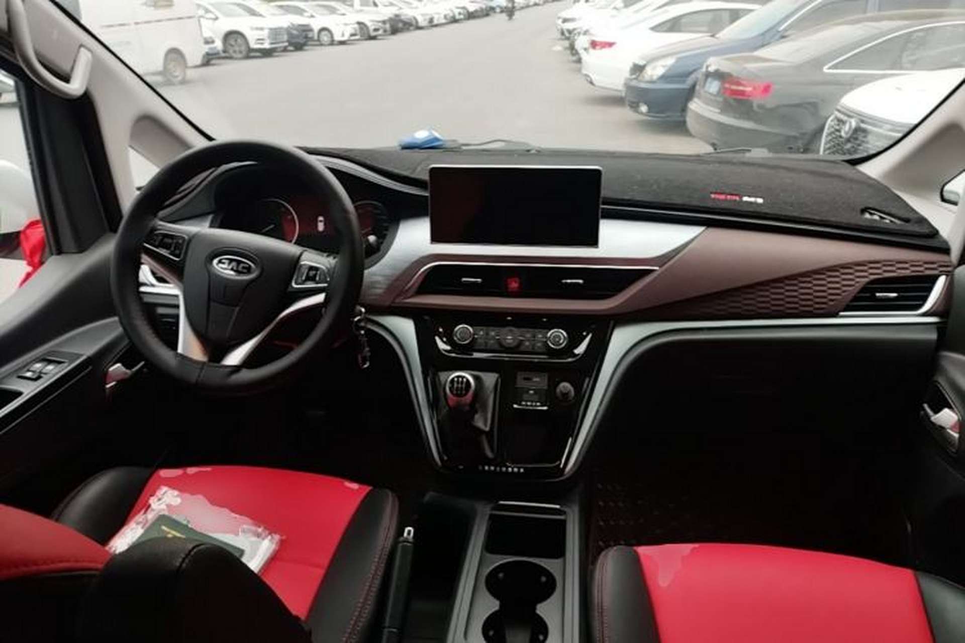 Used JAC Refine M3 2025 PLUS 1.5T Manual Smart Connect Version 7/8 Seats Center Console