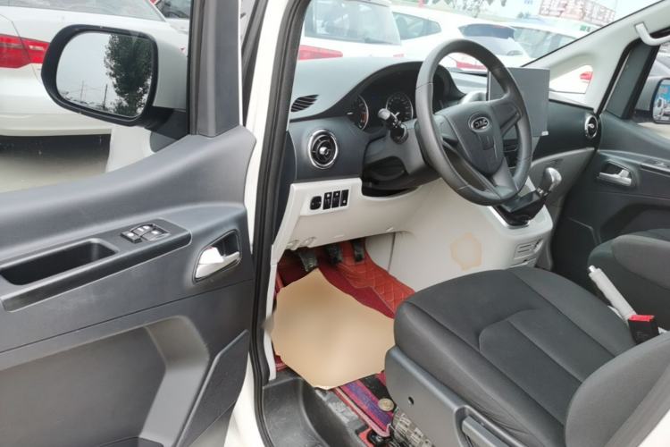 Used JAC Refine M3 2025 PLUS 1.8L Manual Classic Edition 7 Seats Driver Seat
