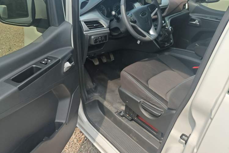 Used JAC Refine M3 2025 1.8L Manual Comfort Version 7/8 Seats Driver Seat