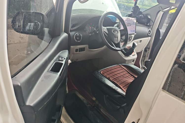 Used JAC Refine M3 2025 PLUS 1.8L Manual Classic Edition 7 Seats Driver Seat