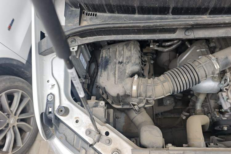 Used JAC Refine M3 2025 1.8L Manual Smart Connect Version 7/8 Seats Engine Bay Right