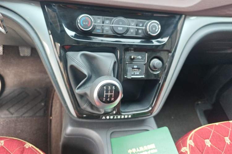 Used JAC Refine M3 2025 1.8L Manual Smart Connect Version 7/8 Seats Gear Lever