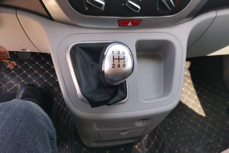 Used JAC Refine M3 2025 PLUS 1.8L Manual Classic Edition 5 Seats Gear Lever