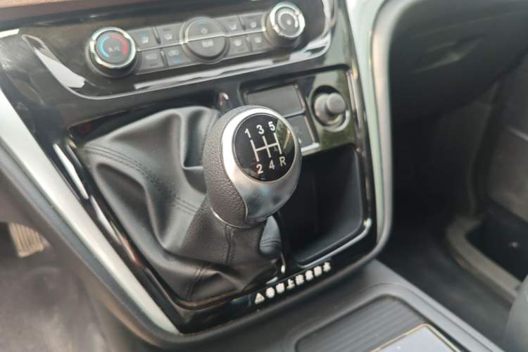 Used JAC Refine M3 2025 1.8L Manual Comfort Version 7/8 Seats Gear Lever