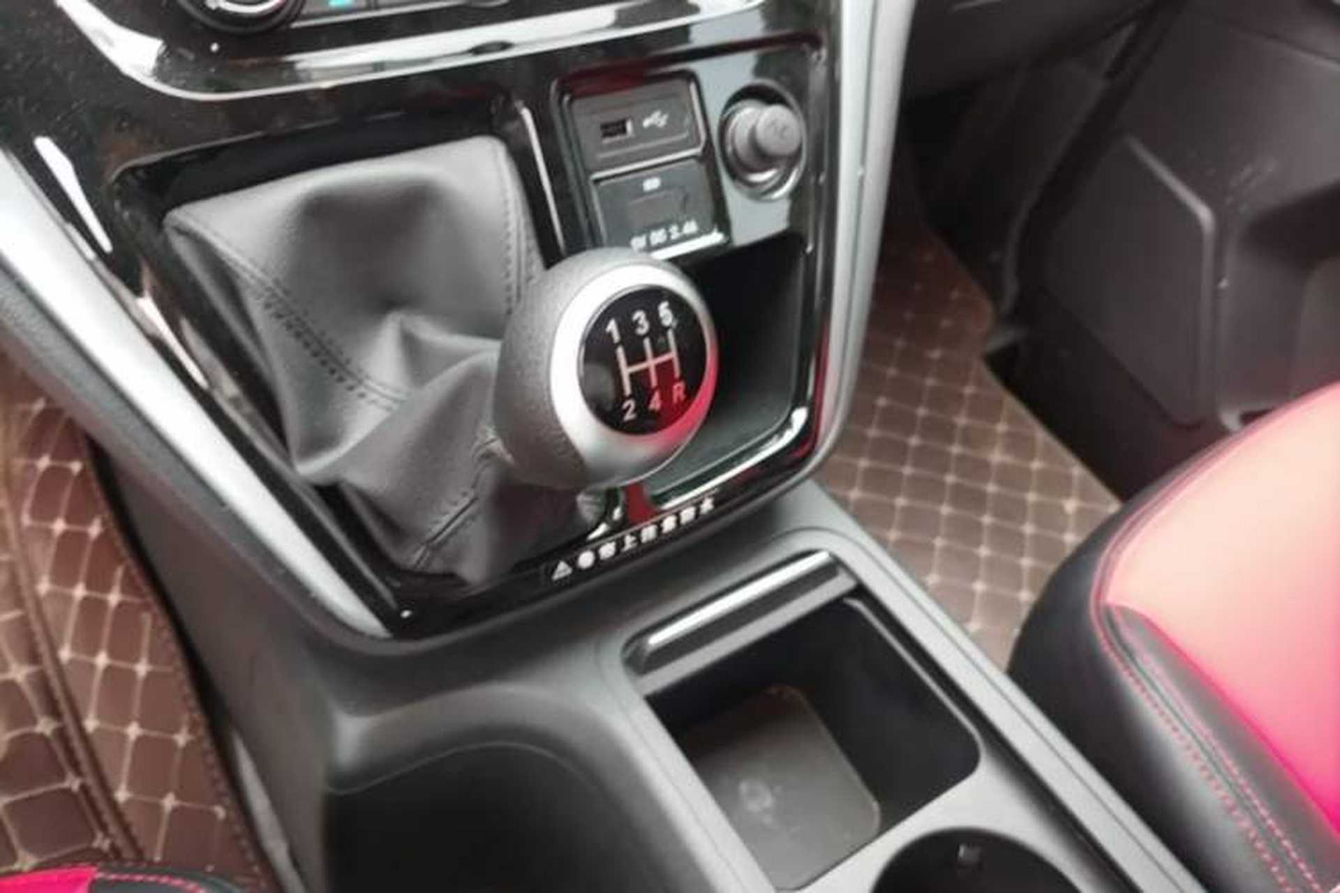 Used JAC Refine M3 2025 PLUS 1.5T Manual Smart Connect Version 7/8 Seats Gear Lever