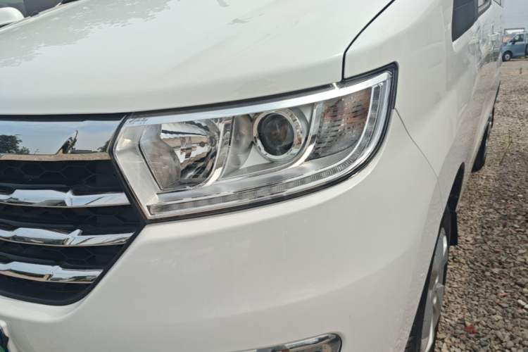 Used JAC Refine M3 2025 1.8L Manual Comfort Version 7/8 Seats Left Front Headlight