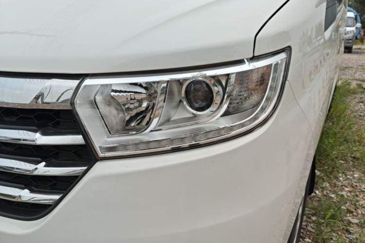 Used JAC Refine M3 2025 1.8L Manual Smart Connect Version 7/8 Seats Left Front Headlight