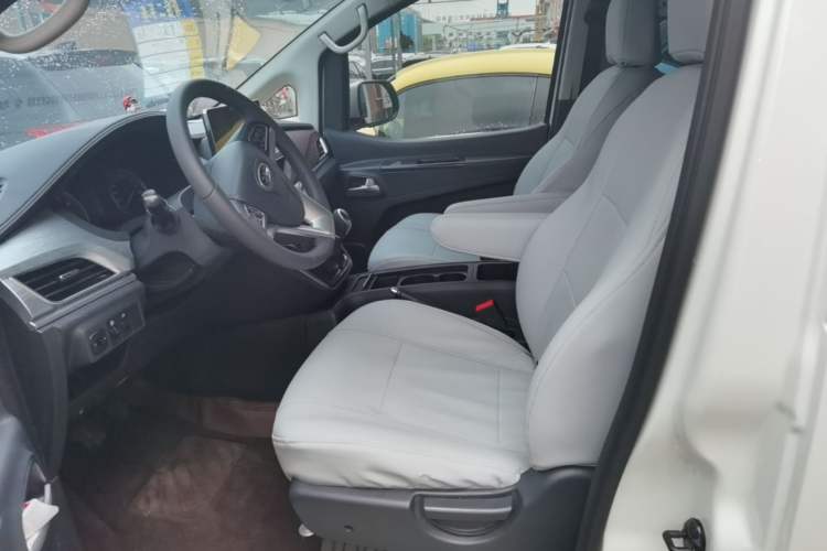 Used JAC Refine M3 2025 1.8L Manual Smart Connect Version 7/8 Seats Left Front Seat
