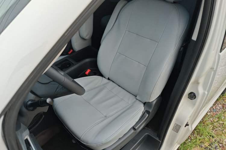 Used JAC Refine M3 2025 1.8L Manual Smart Connect Version 7/8 Seats Left Front Seat