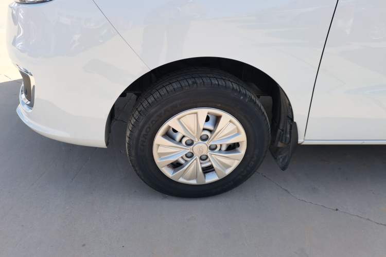 Used JAC Refine M3 2025 PLUS 1.8L Manual Classic Edition 5 Seats Left Front Wheel Hub