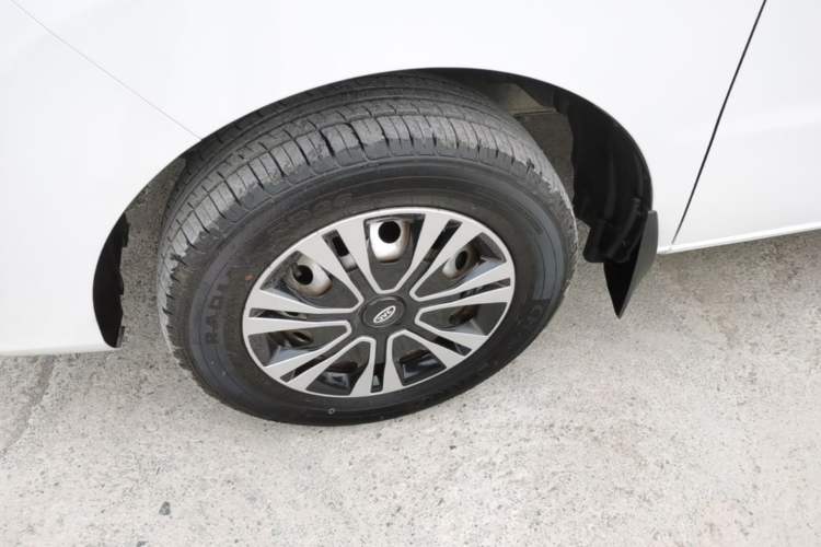 Used JAC Refine M3 2025 PLUS 1.8L Manual Classic Edition 7 Seats Left Front Wheel Hub
