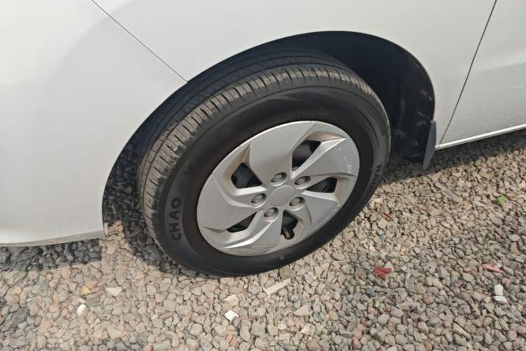 Used JAC Refine M3 2025 1.8L Manual Comfort Version 7/8 Seats Left Front Wheel Hub