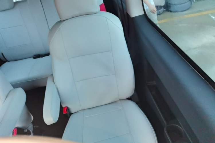 Used JAC Refine M3 2025 1.8L Manual Smart Connect Version 7/8 Seats Left Rear Seat