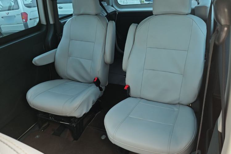 Used JAC Refine M3 2025 1.8L Manual Smart Connect Version 7/8 Seats Left Rear Seat