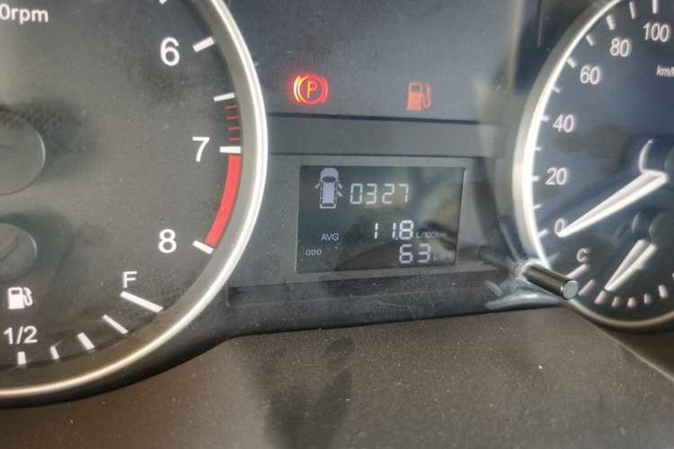 Used JAC Refine M3 2025 PLUS 1.8L Manual Classic Edition 5 Seats Odometer Close Up