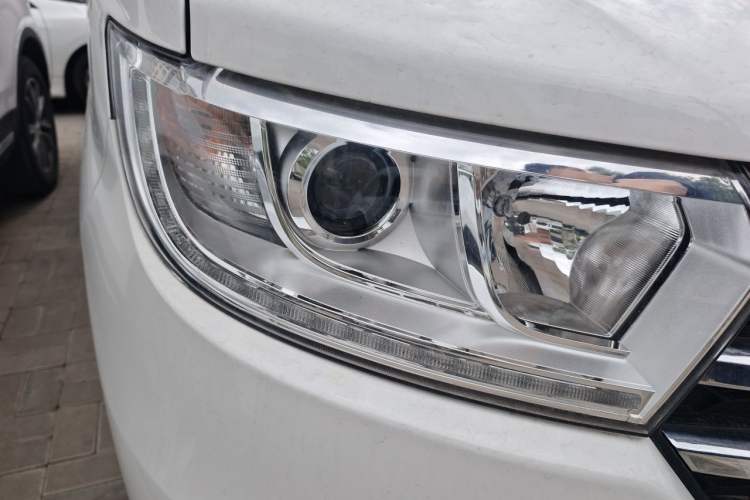 Used JAC Refine M3 2025 1.8L Manual Smart Connect Version 7/8 Seats Right Front Headlight