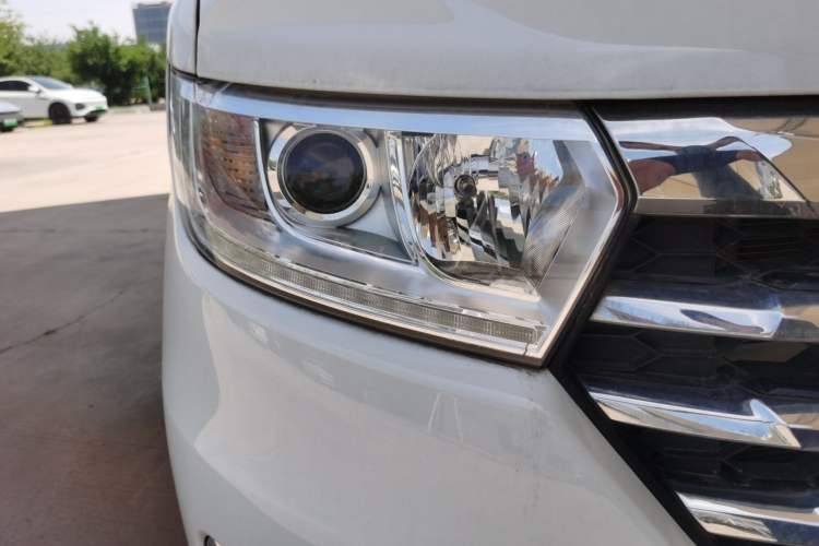 Used JAC Refine M3 2025 PLUS 1.8L Manual Classic Edition 5 Seats Right Front Headlight