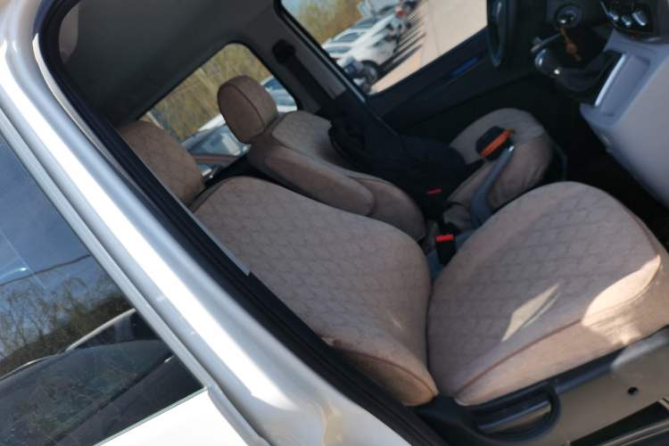 Used JAC Refine M3 2025 PLUS 1.8L Manual Classic Edition 5 Seats Right Front Seat