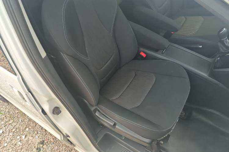 Used JAC Refine M3 2025 1.8L Manual Comfort Version 7/8 Seats Right Front Seat