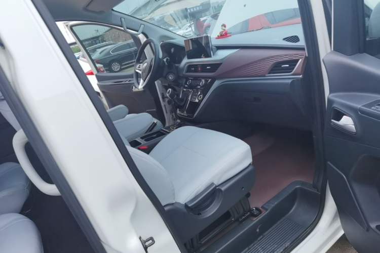 Used JAC Refine M3 2025 1.8L Manual Smart Connect Version 7/8 Seats Right Front Seat