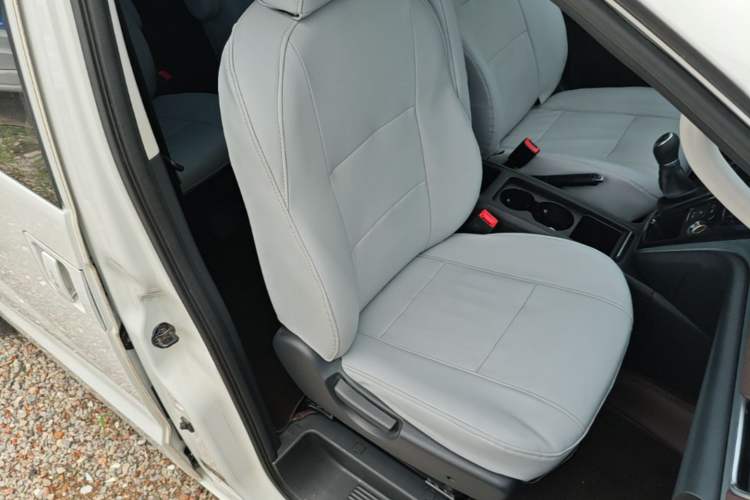 Used JAC Refine M3 2025 1.8L Manual Smart Connect Version 7/8 Seats Right Front Seat