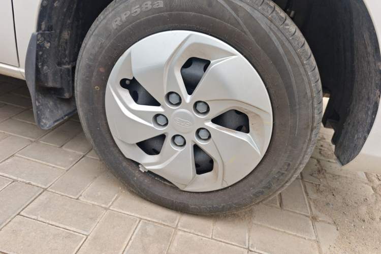Used JAC Refine M3 2025 1.8L Manual Smart Connect Version 7/8 Seats Right Front Wheel Hub