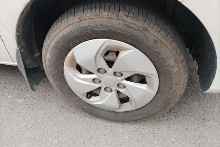 Used JAC Refine M3 2025 PLUS 1.5T Manual Smart Connect Version 7/8 Seats Right Front Wheel Hub