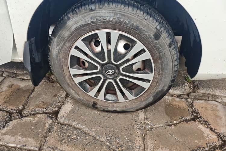Used JAC Refine M3 2025 PLUS 1.8L Manual Classic Edition 7 Seats Right Front Wheel Hub