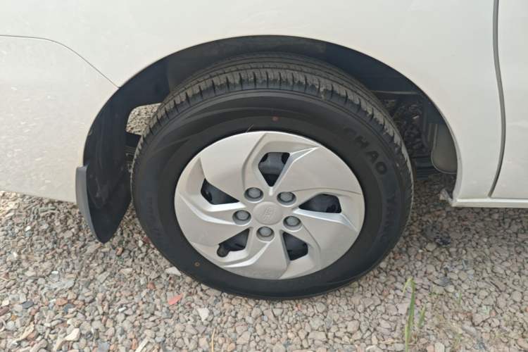 Used JAC Refine M3 2025 1.8L Manual Comfort Version 7/8 Seats Right Rear Wheel Hub
