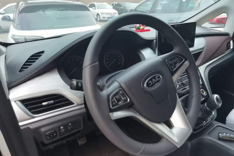 Used JAC Refine M3 2025 1.8L Manual Smart Connect Version 7/8 Seats Steering Wheel