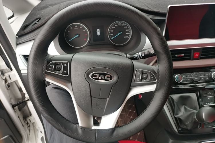 Used JAC Refine M3 2025 PLUS 1.5T Manual Smart Connect Version 7/8 Seats Steering Wheel