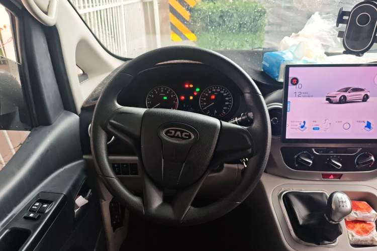 Used JAC Refine M3 2025 PLUS 1.8L Manual Classic Edition 7 Seats Steering Wheel