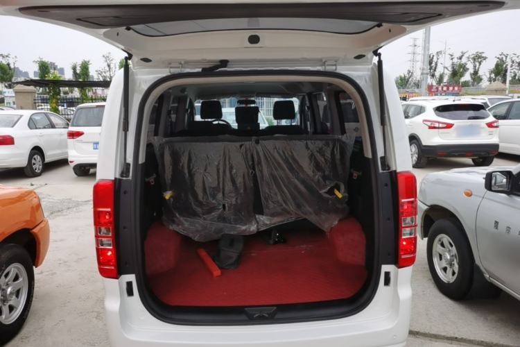 Used JAC Refine M3 2025 PLUS 1.8L Manual Classic Edition 7 Seats Trunk