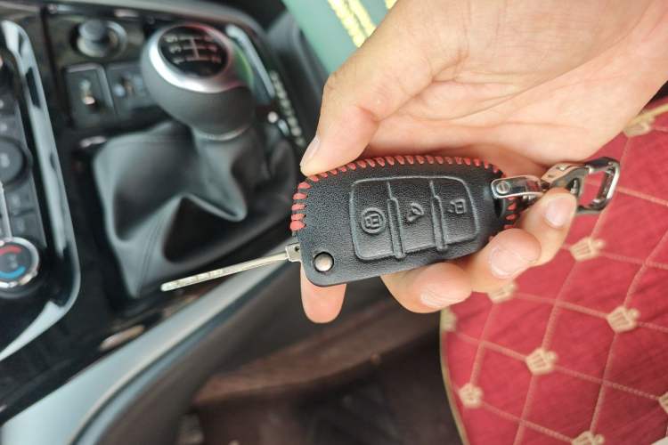 Used JAC Refine M3 2025 1.8L Manual Smart Connect Version 7/8 Seats Vehicle Key