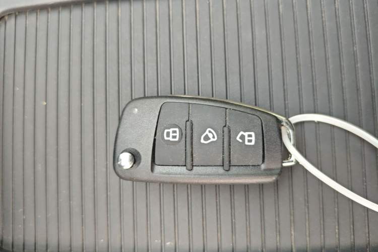 Used JAC Refine M3 2025 1.8L Manual Comfort Version 7/8 Seats Vehicle Key