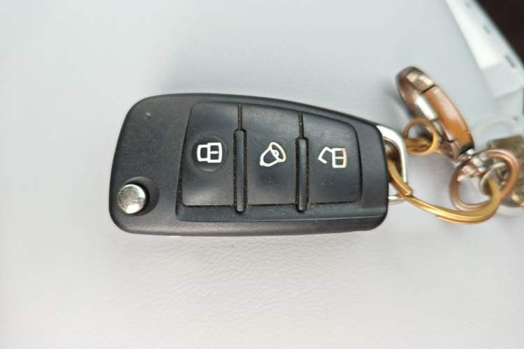 Used JAC Refine M3 2025 1.8L Manual Smart Connect Version 7/8 Seats Vehicle Key