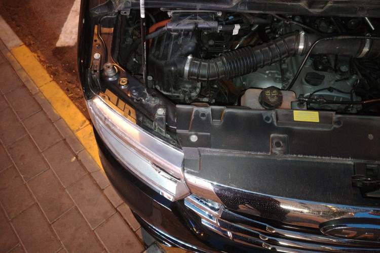Used JAC Refine M3 PHEV 2025 PLUS 2.0L Comfort Edition Engine Bay Right